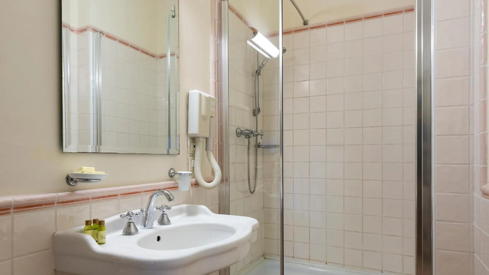 فندق Relais Parco Dei Cavalieri Assisi Petrignano